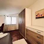 Apartman Peaceful Family House With Terrace And Garden In