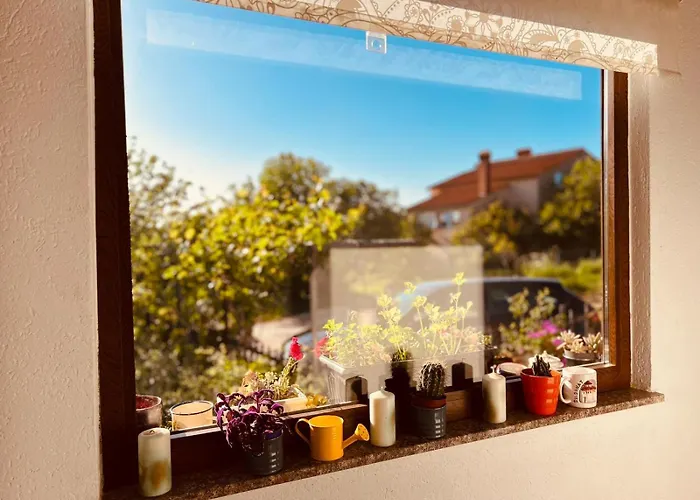 Peaceful Family House With Terrace And Garden In 아파트 풀라