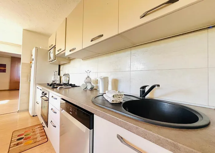 아파트 Peaceful Family House With Terrace And Garden In 풀라