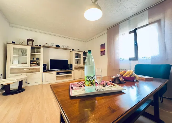Peaceful Family House With Terrace And Garden In 아파트 풀라