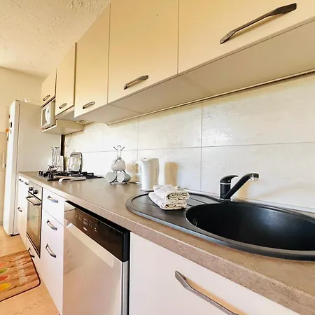 Apartamento Apartment With Garden And Terrace Pula