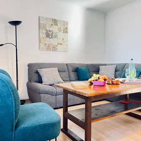 Apartment With Garden And Terrace *