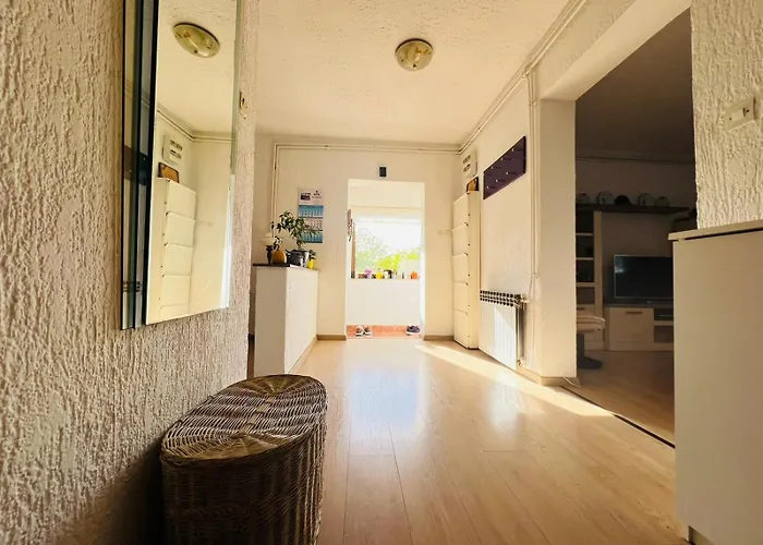 Peaceful Family House With Terrace And Garden In * 普拉