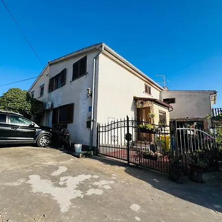 Apartment House With Garden And Terrace Pula
