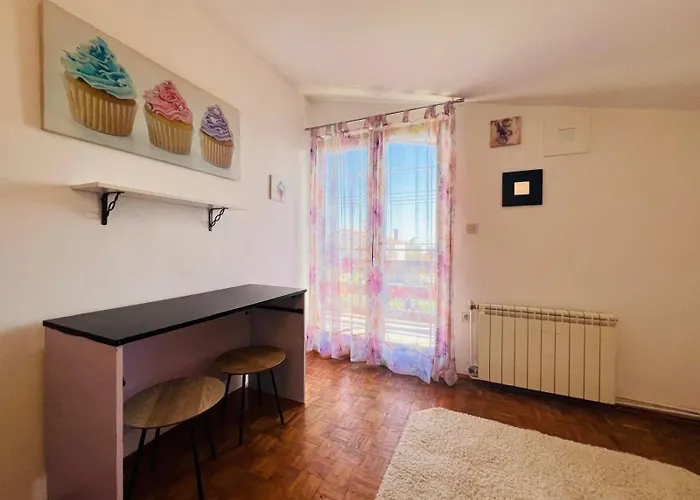 Апартаменты Peaceful Family House With Terrace And Garden In *